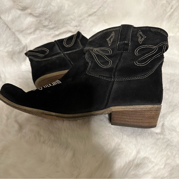 Nine West Jannr Western Booties - Picture 5 of 6